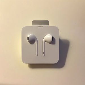 NWOT Apple EarPods with Lightning Connector